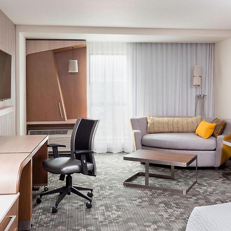 Courtyard By Marriott Bismarck North Hotel Buitenkant foto