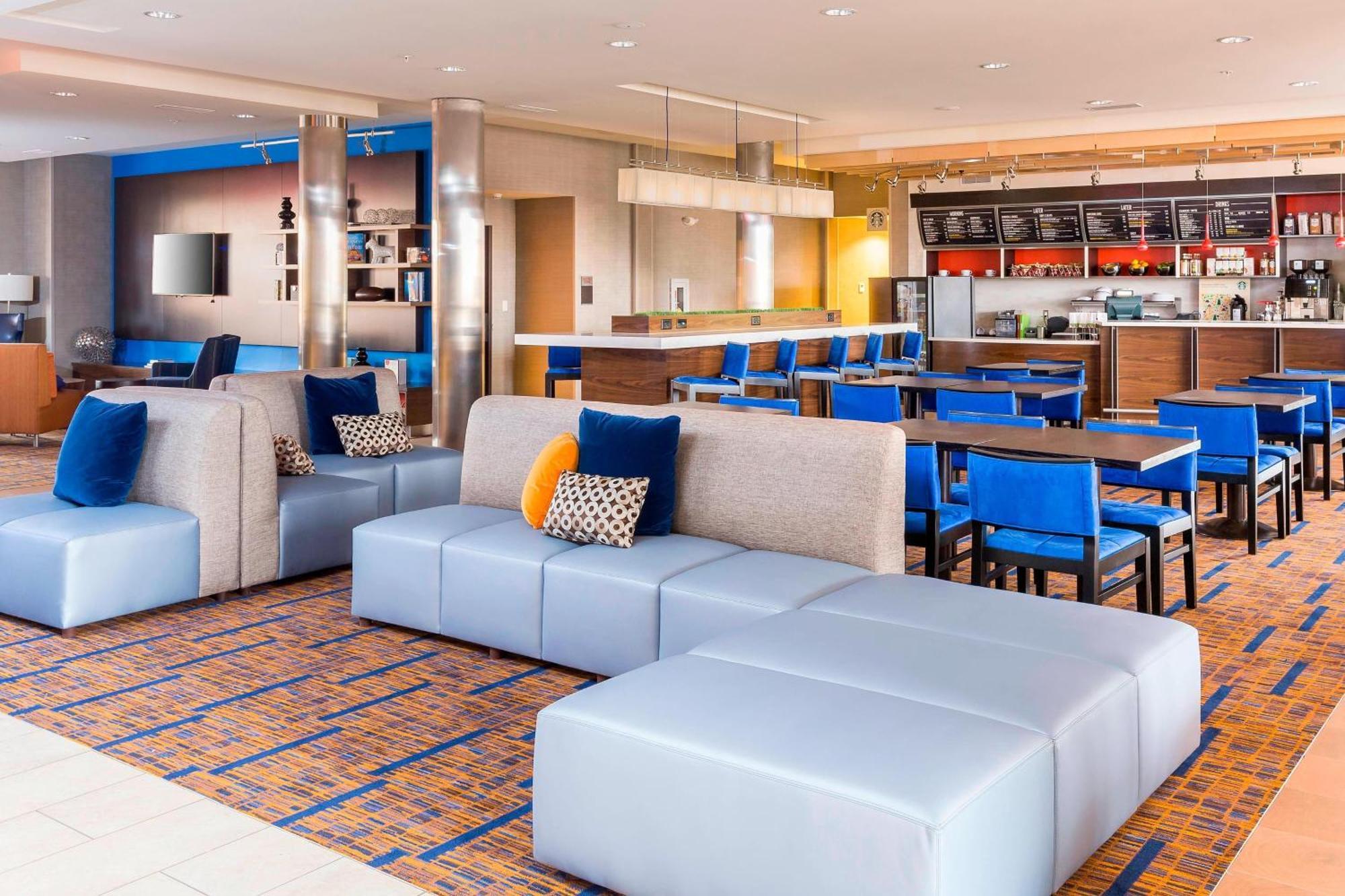 Courtyard By Marriott Bismarck North Hotel Buitenkant foto