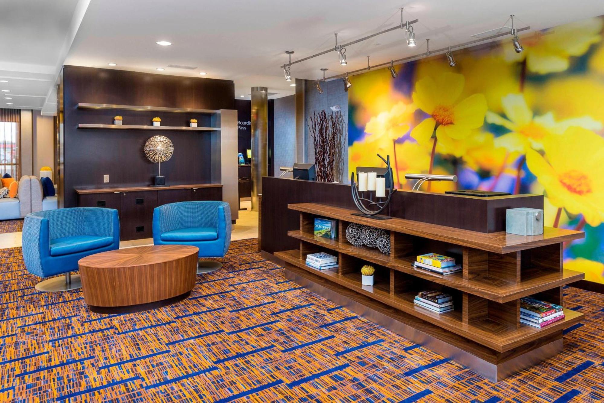 Courtyard By Marriott Bismarck North Hotel Buitenkant foto