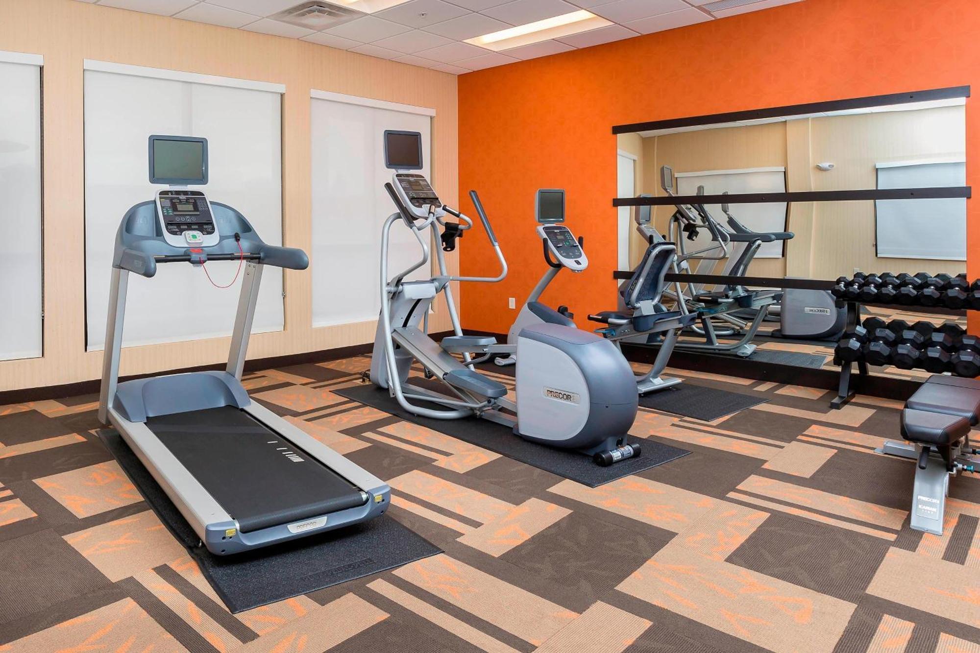 Courtyard By Marriott Bismarck North Hotel Buitenkant foto